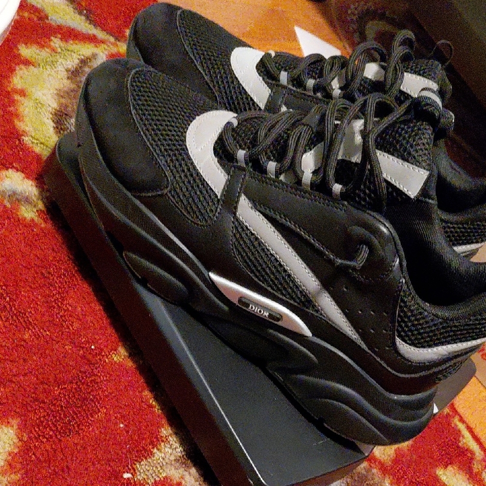 Dior Men's Black and White Sneakers - Picture 2 of 7